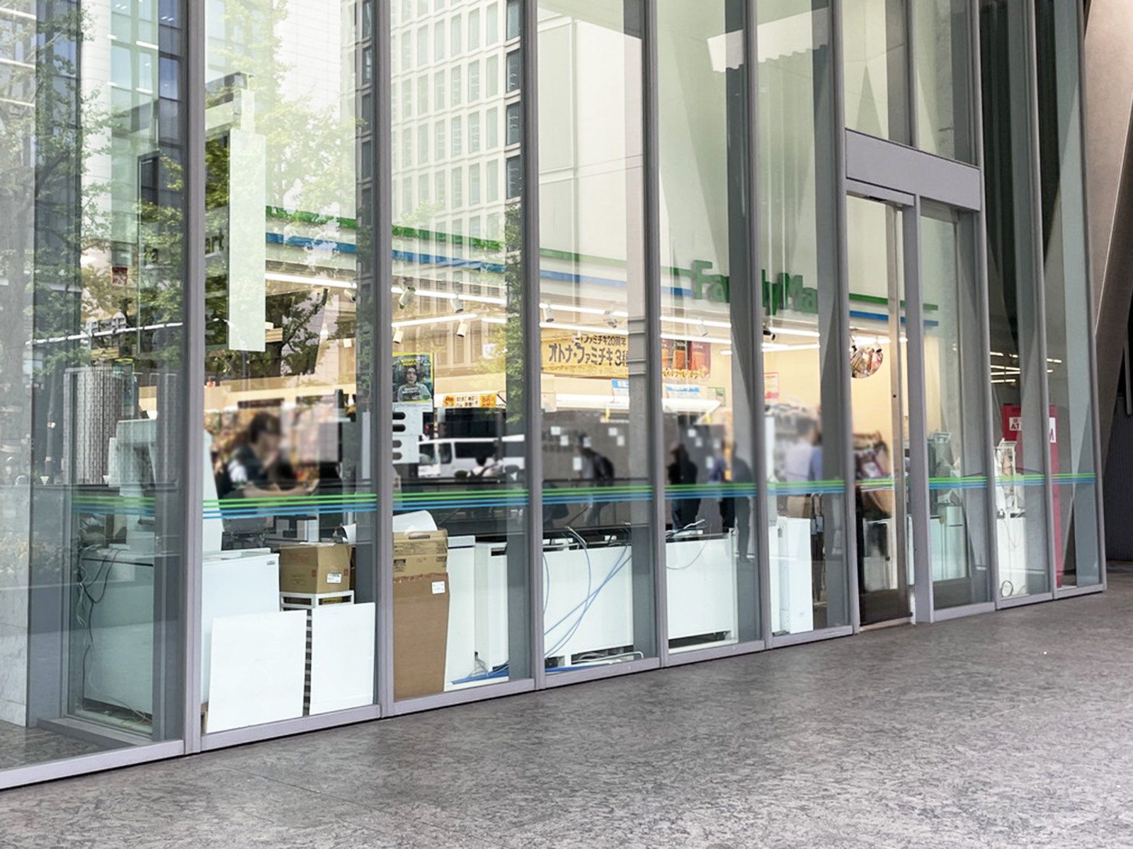 徒歩1分のファミリーマート 伏見町四丁目店