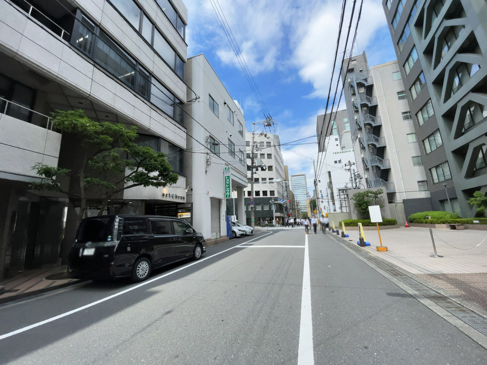 淀屋橋NTビル前面の通り