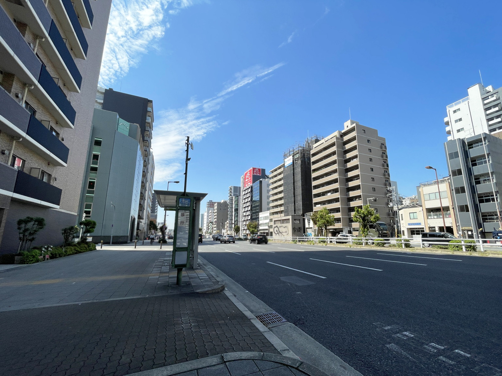 貴志ビル前面の通り