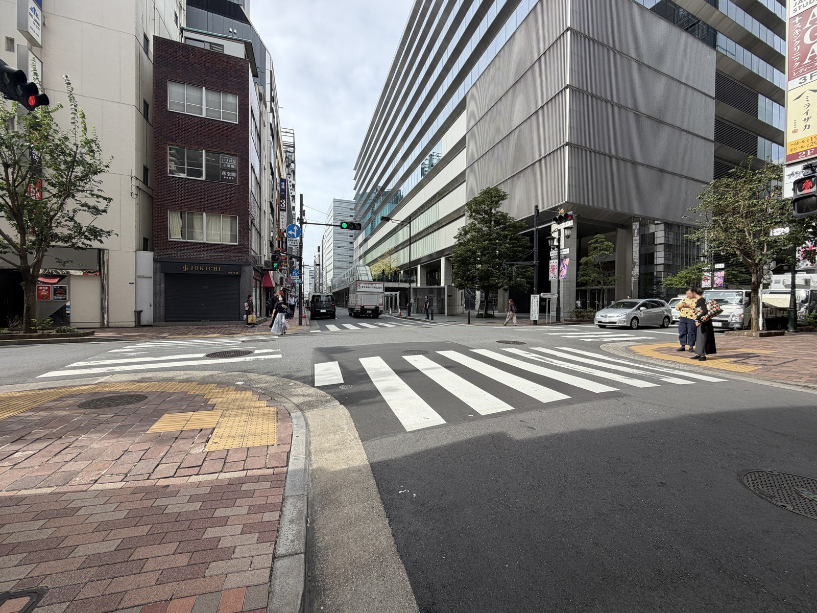 銀座YKビル前面の通り