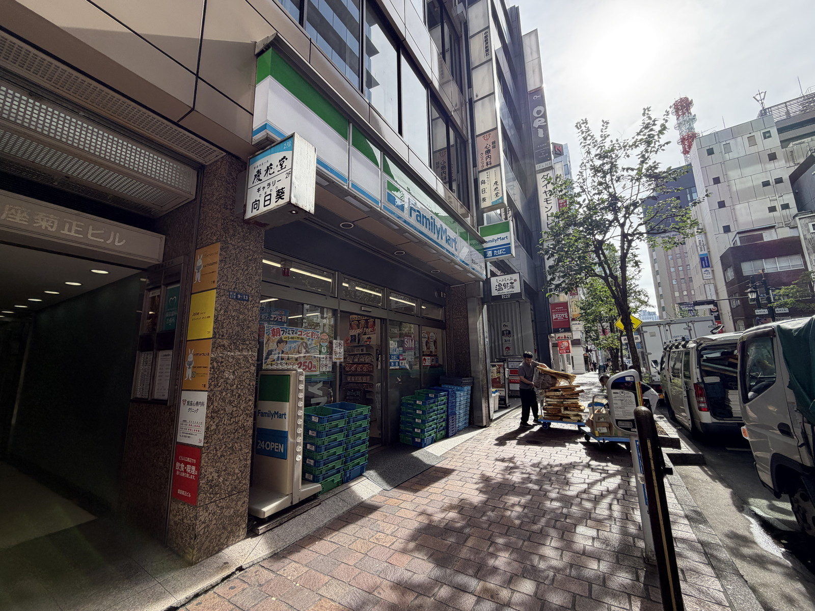 徒歩1分のファミリーマート 銀座みゆき通り店