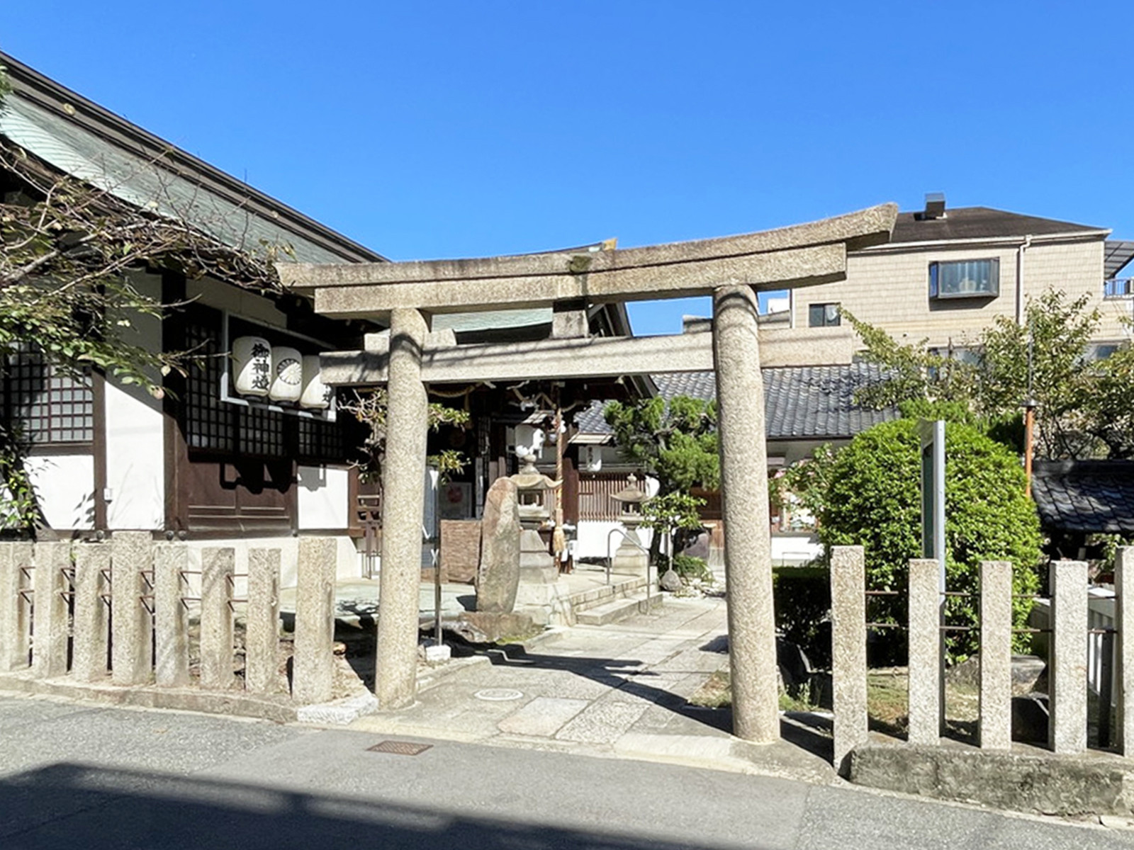 徒歩1分の東高津宮