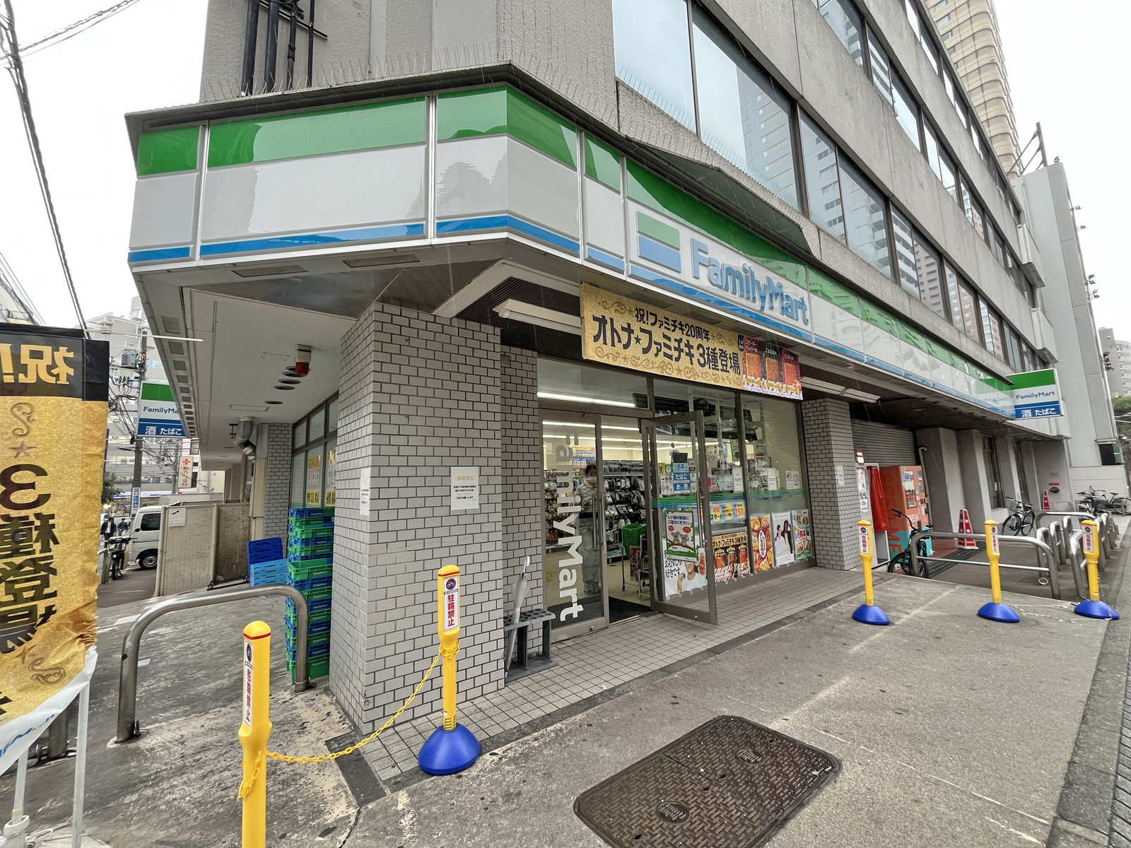 徒歩1分のファミリーマート 池袋駅西店