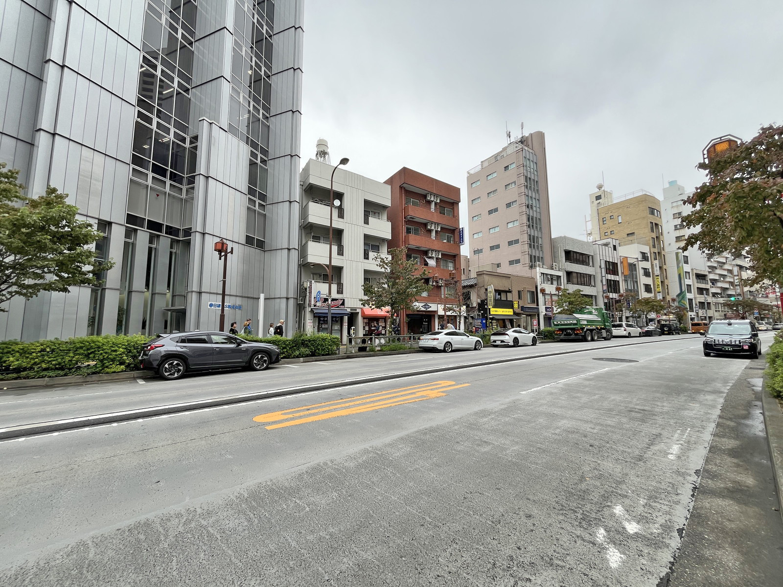 東都自動車ビルヂング前面の池袋谷原線