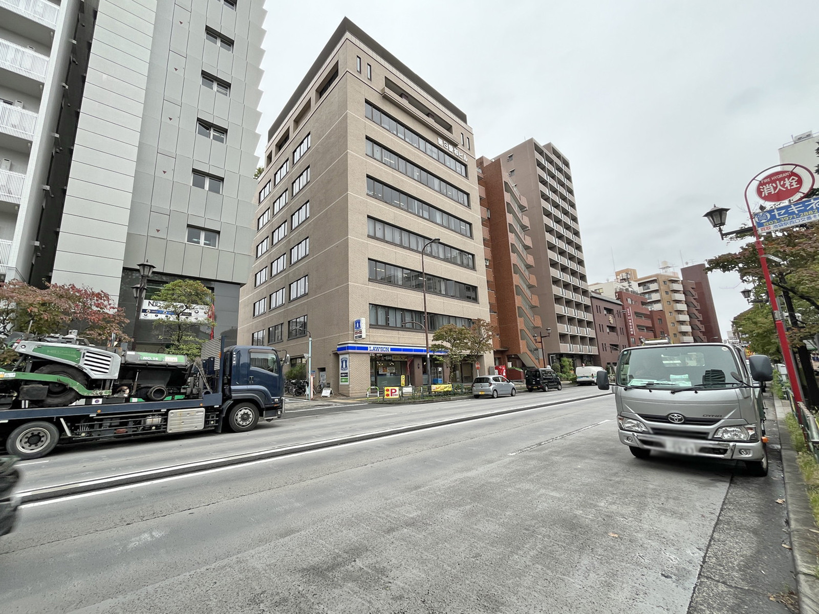 第3愛和ビル前面の池袋谷原線