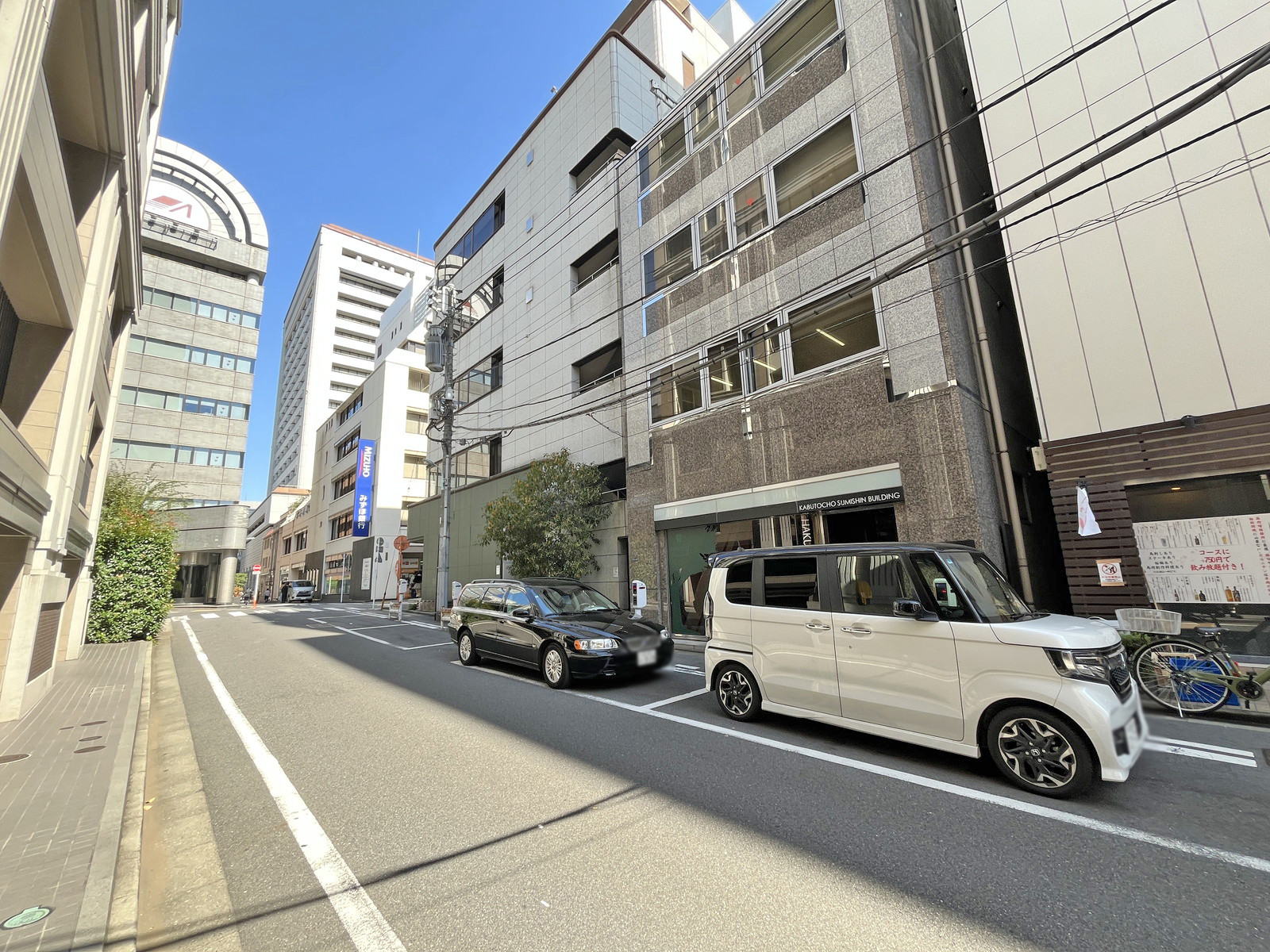 兜町住信ビル前面の通り