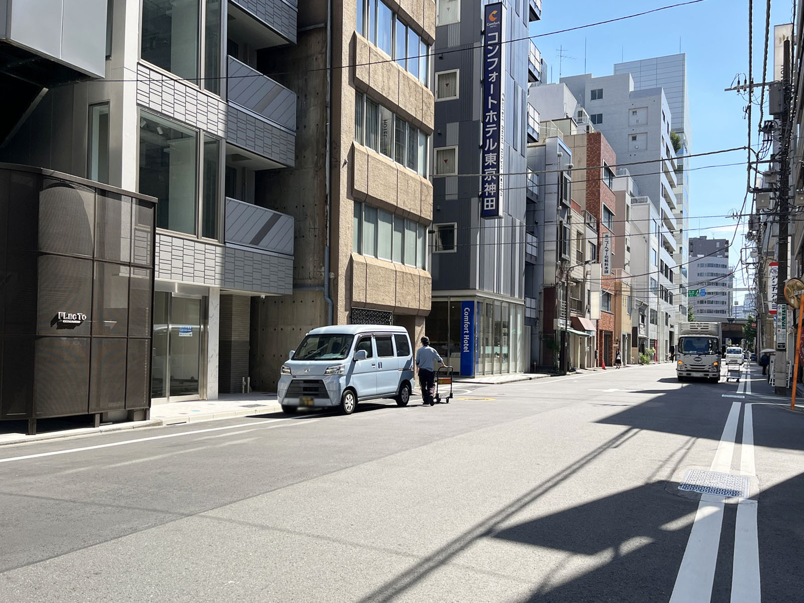 PHOENIX KANDA前面の通り