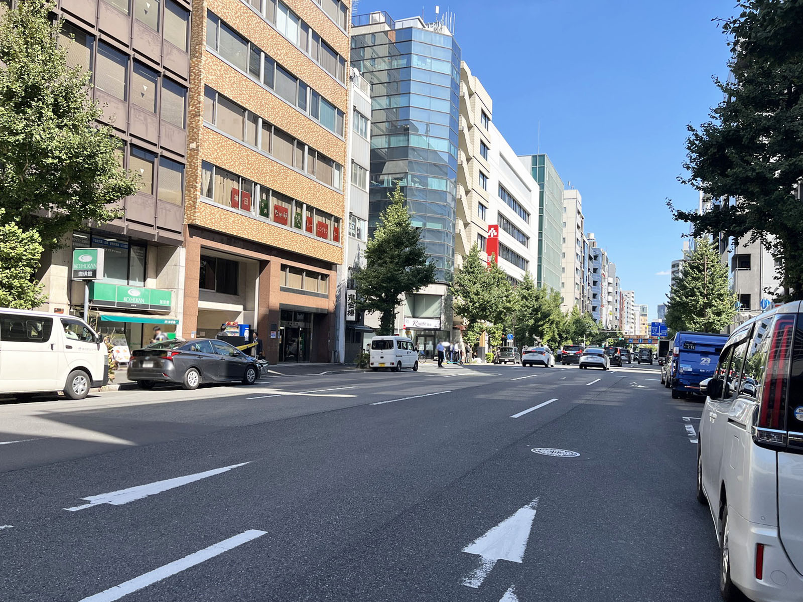 大貫ビル前面の神田平成通り