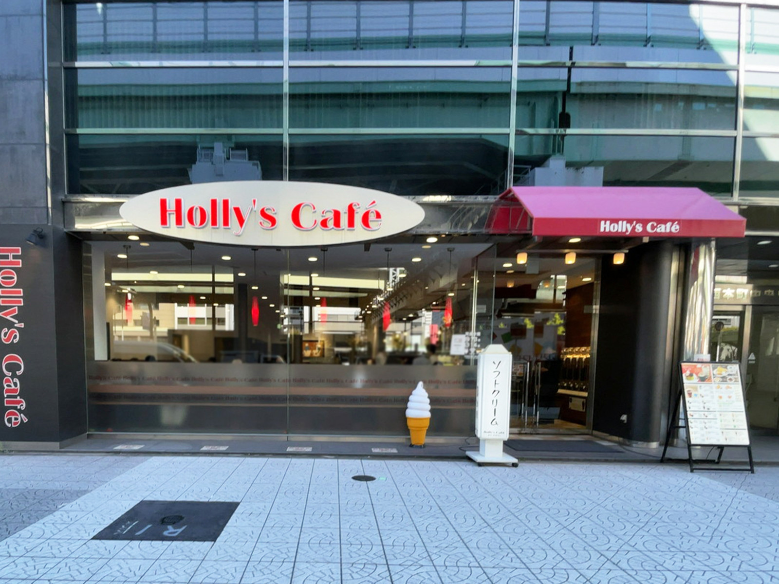 並びにあるホリーズカフェ 阿波座店