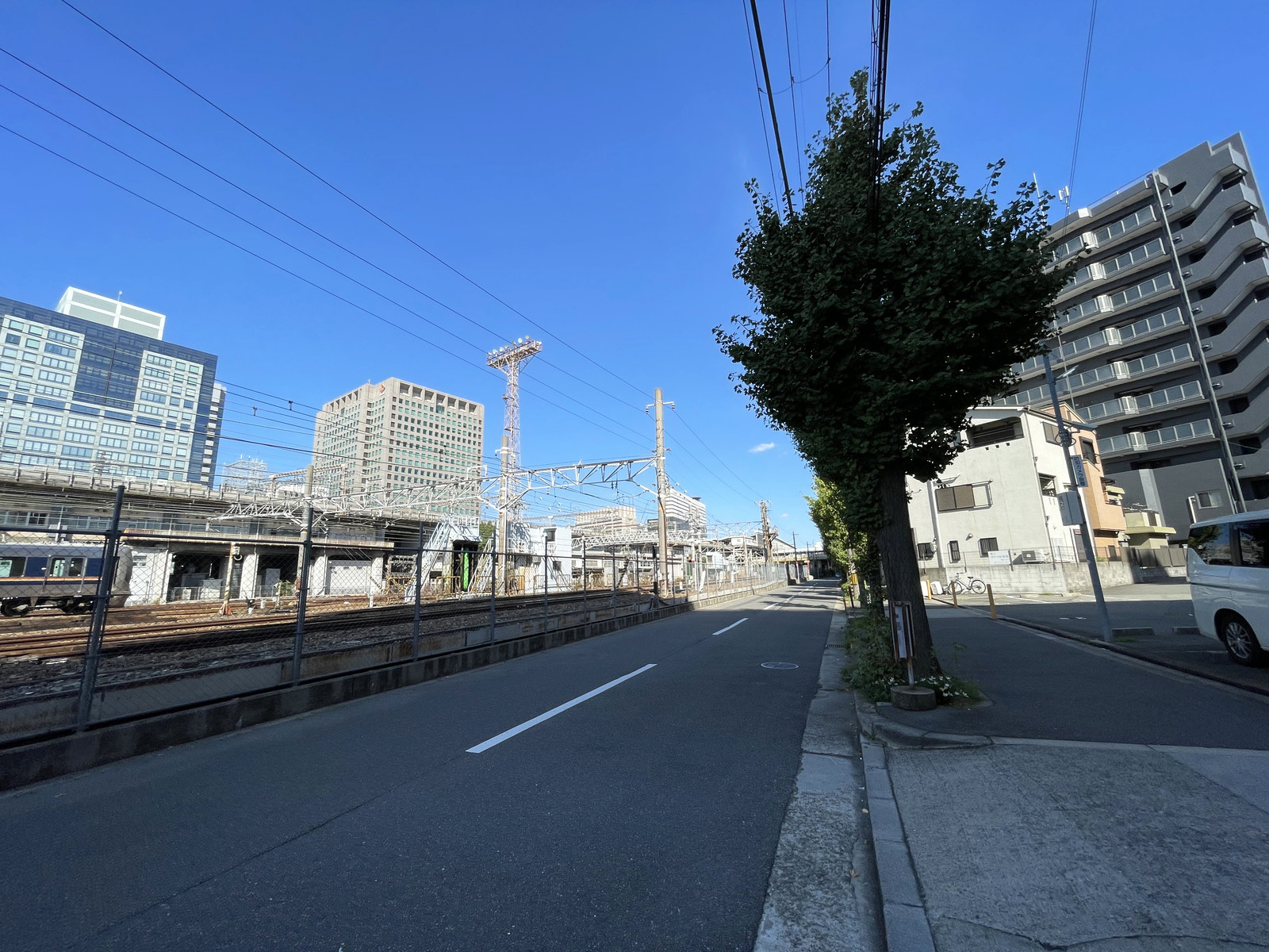 新大阪グランプリビル前面の通り