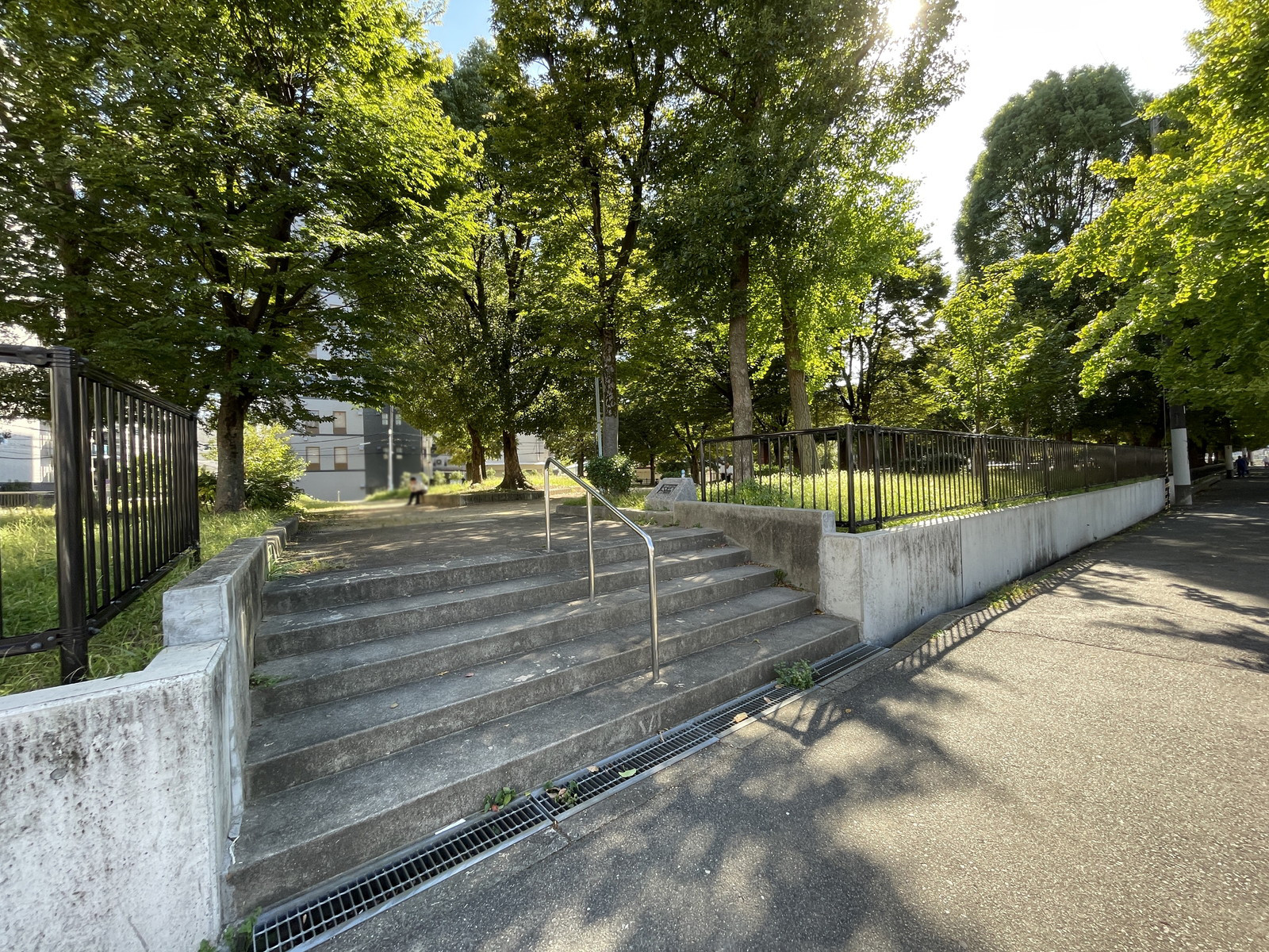 同じ通りにある西町公園