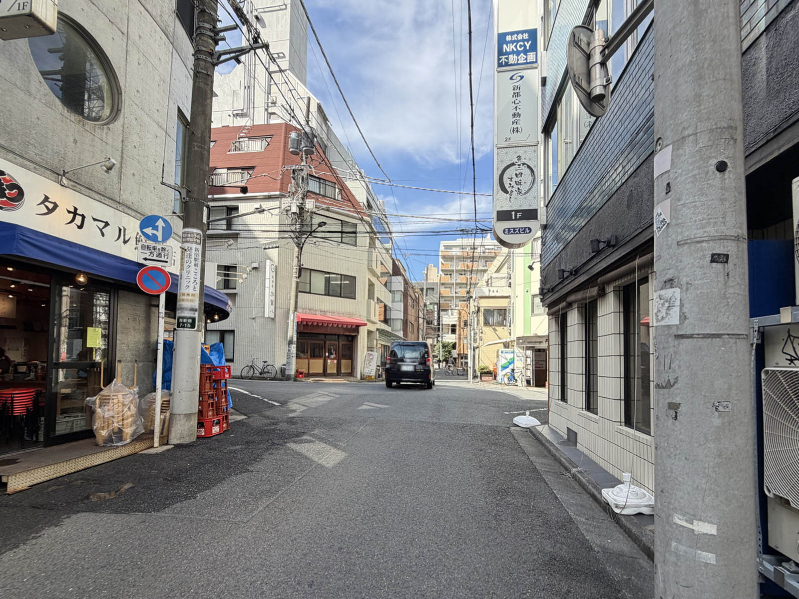 ミスズビル前面の通り