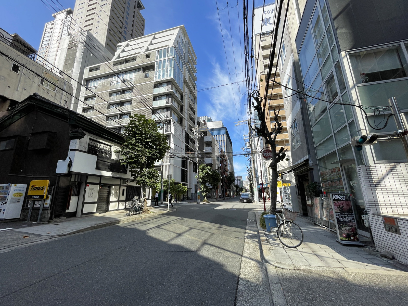 アメニティ淀屋橋前面の通り
