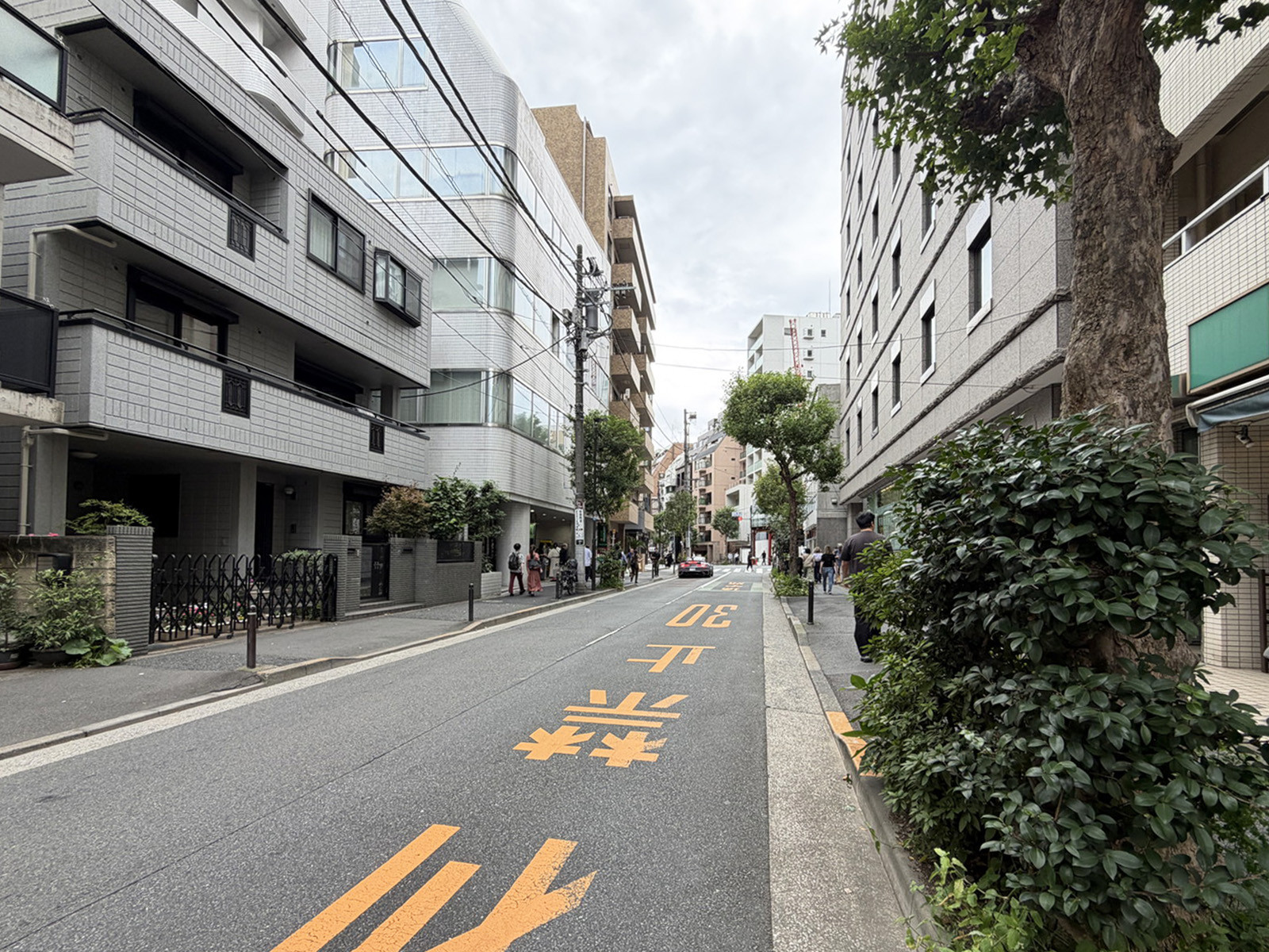 一番町KSKビル前面の通り