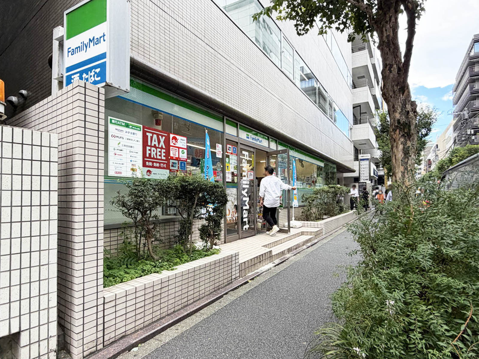 並びのファミリーマート 一番町店