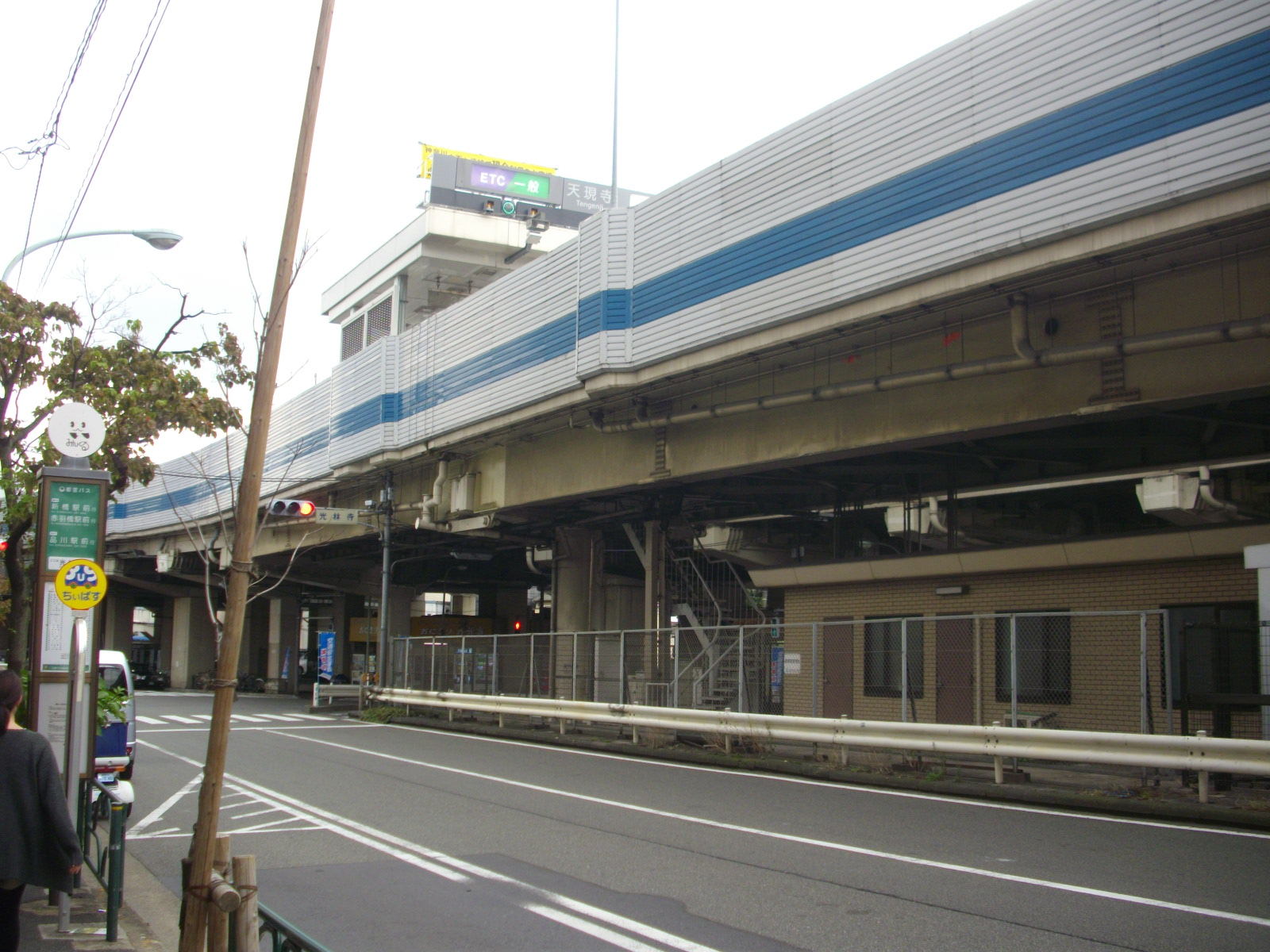 南麻布渋谷ビル前の明治通り