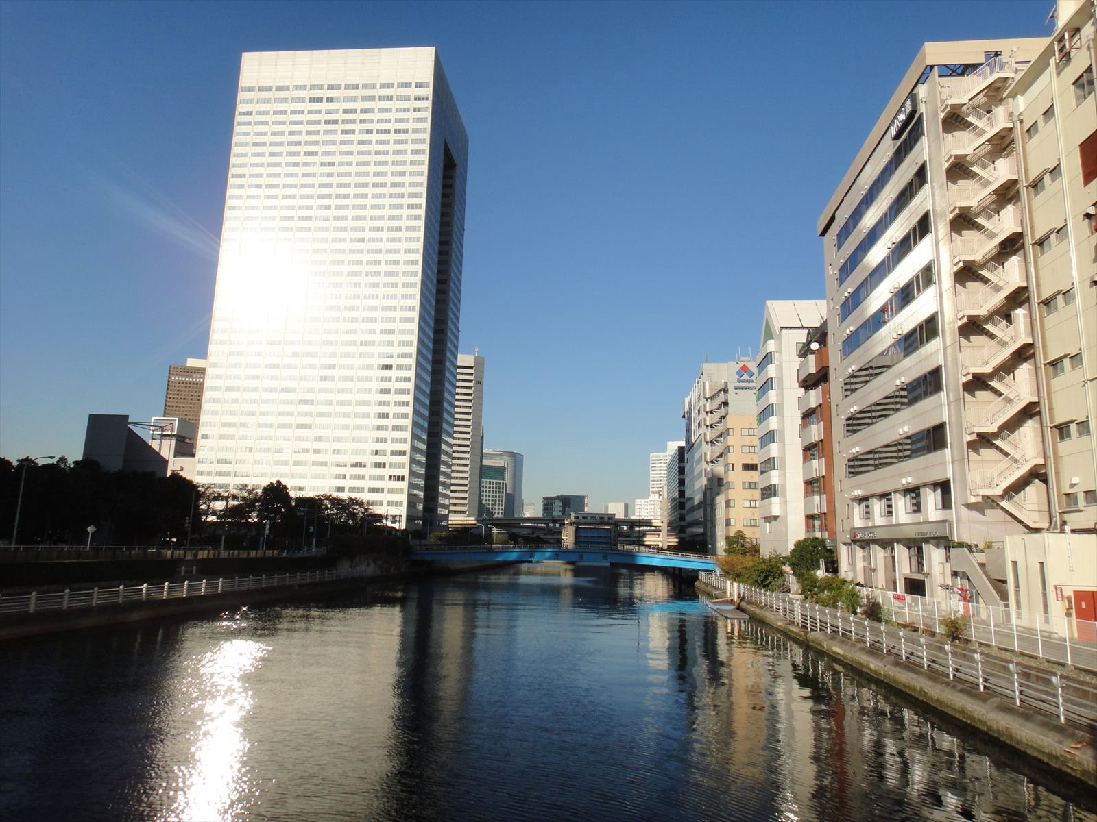近くを流れる運河