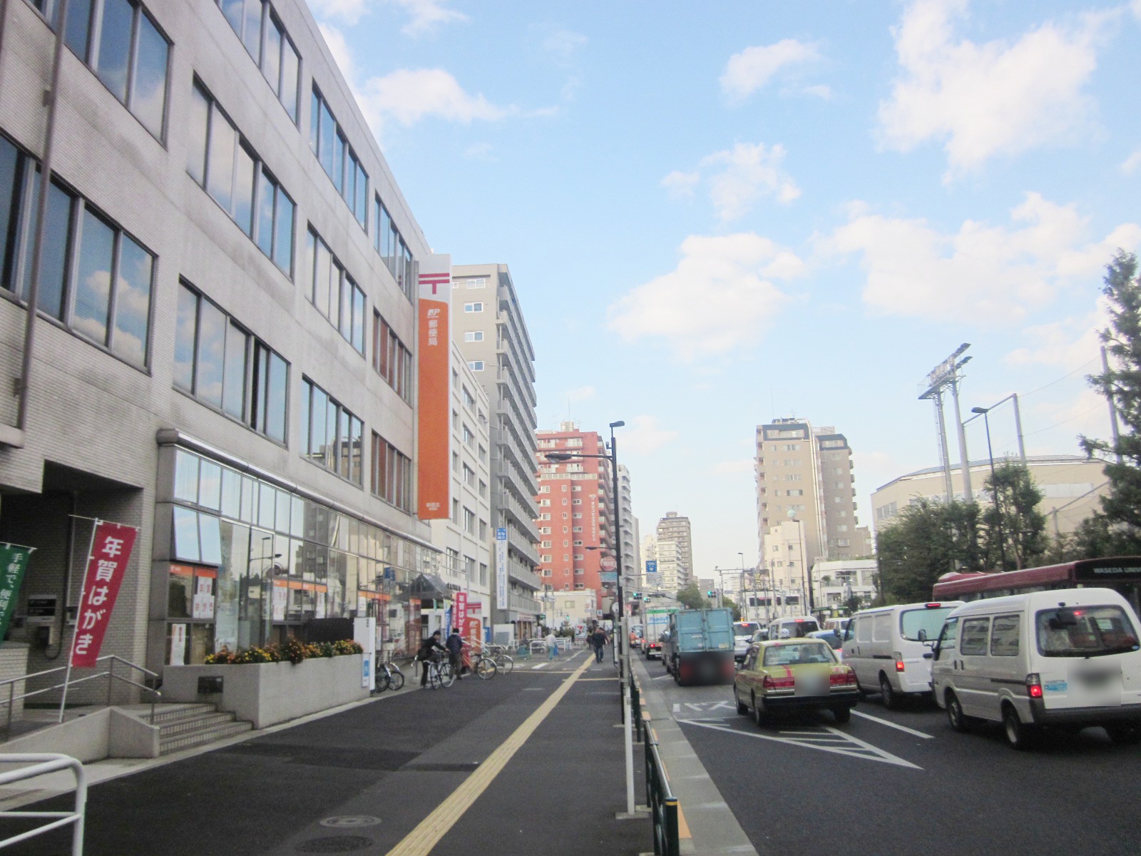駅前には大型郵便局