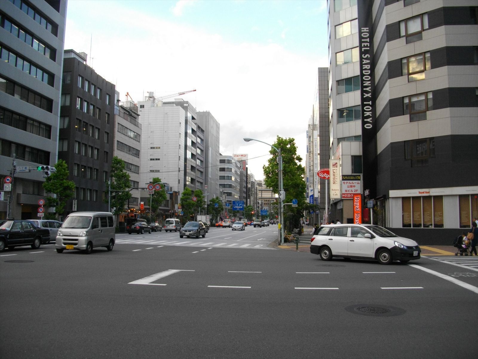 交通量の多い通り