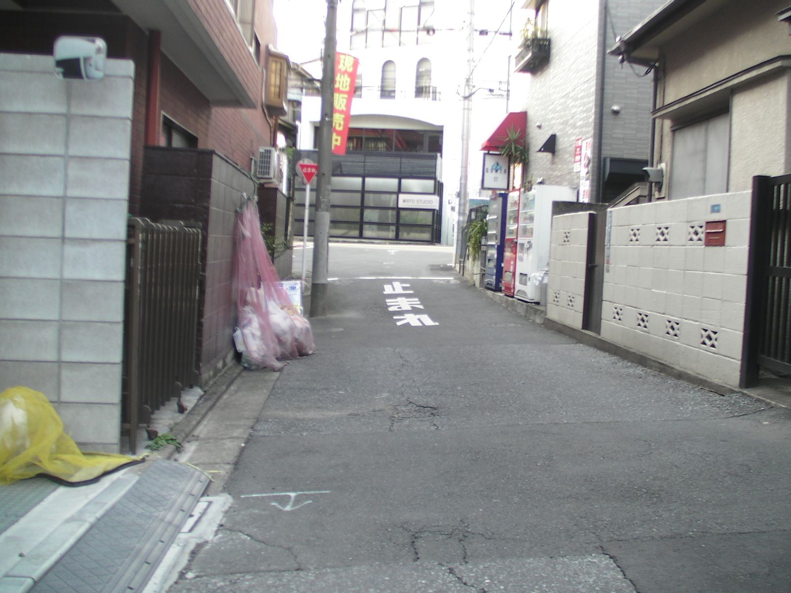 周辺は閑静な住宅街