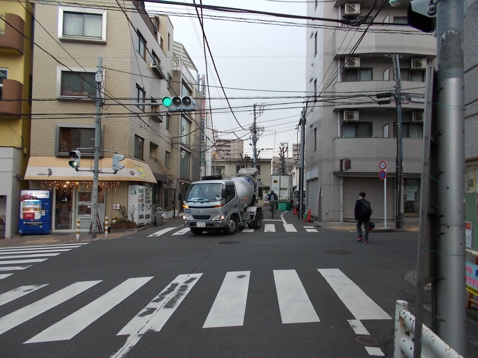 オフィス近くの交差点