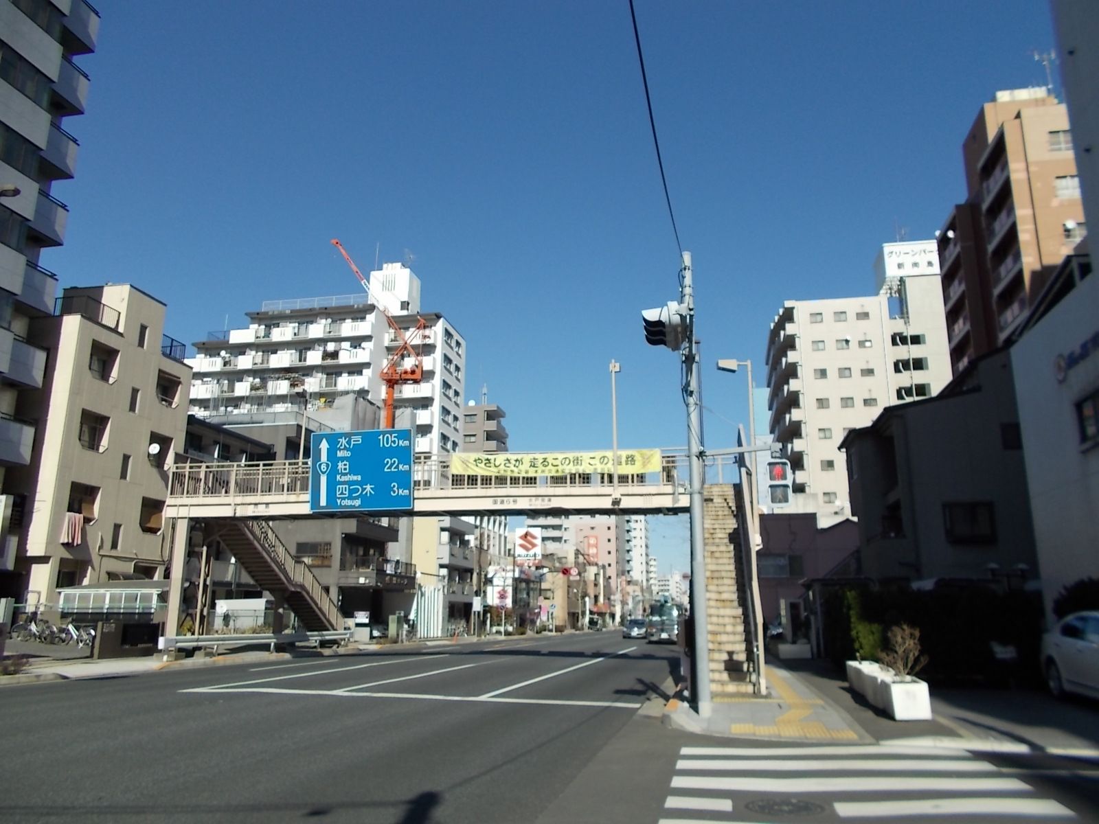 江戸通りに面した立地