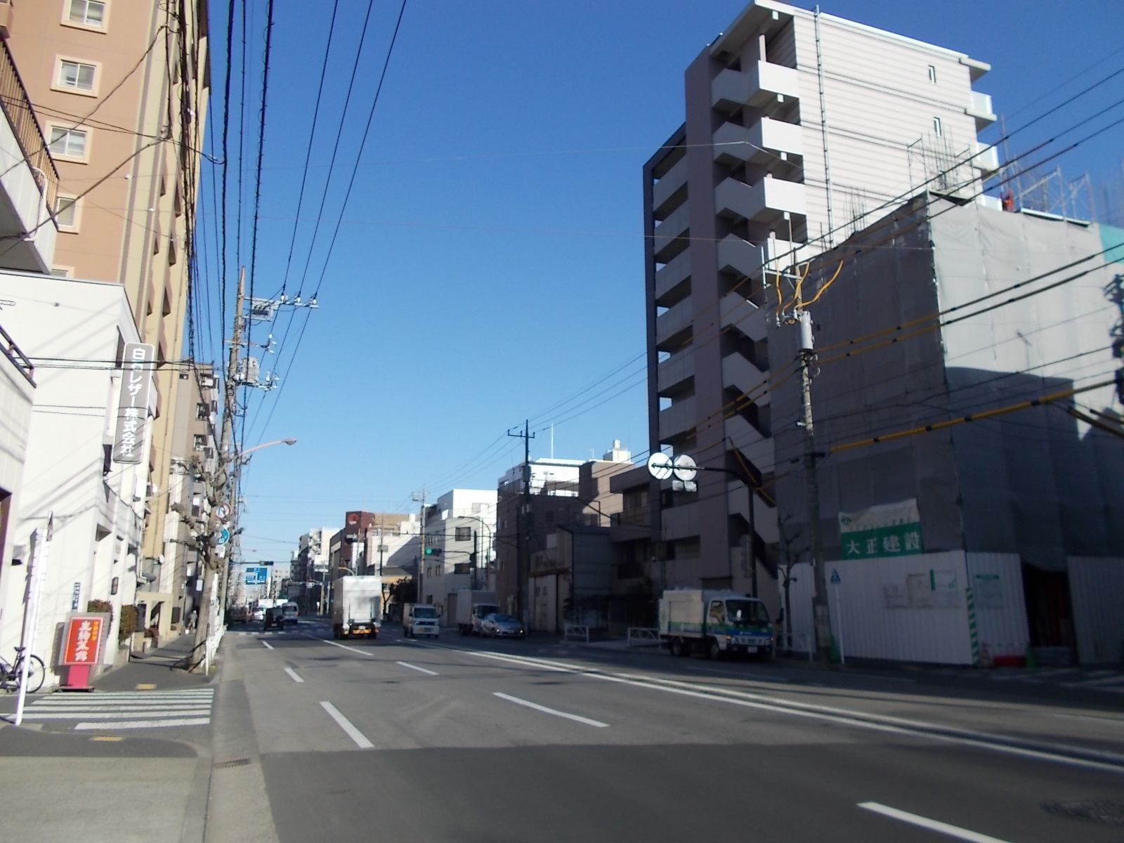 東邦ビル前面の春日通り