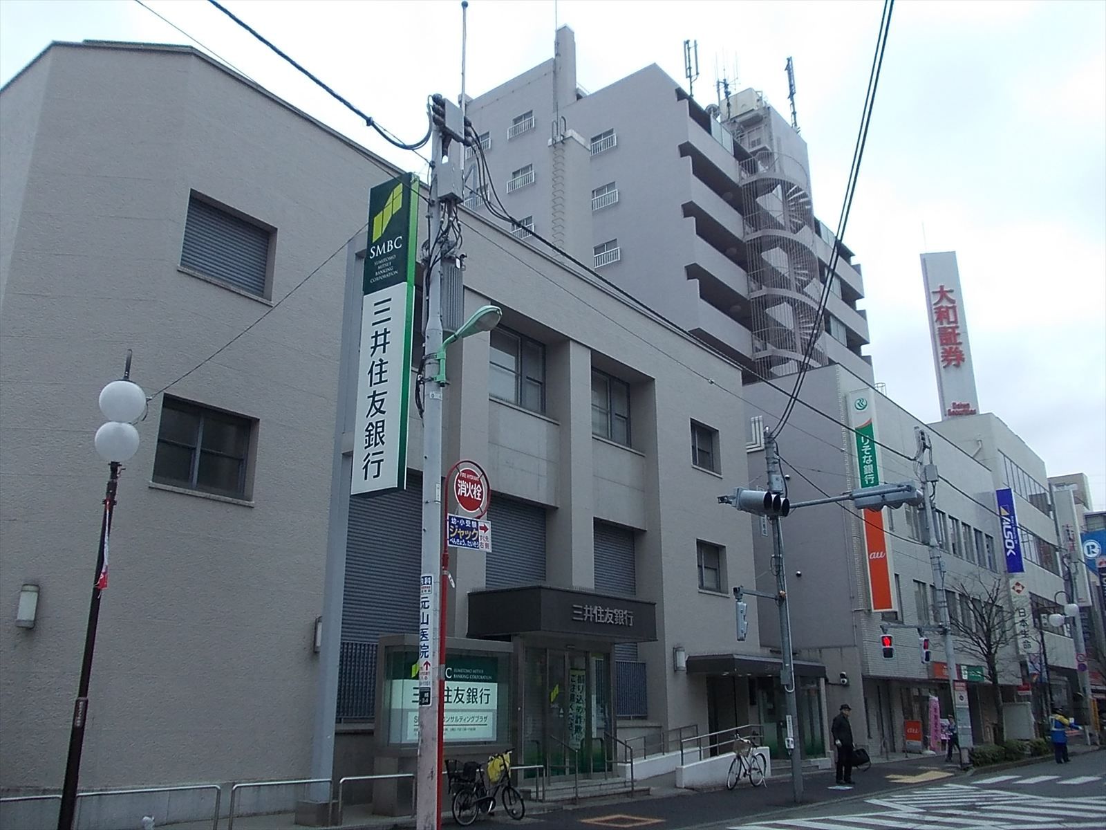 至近の三井住友銀行 成城支店