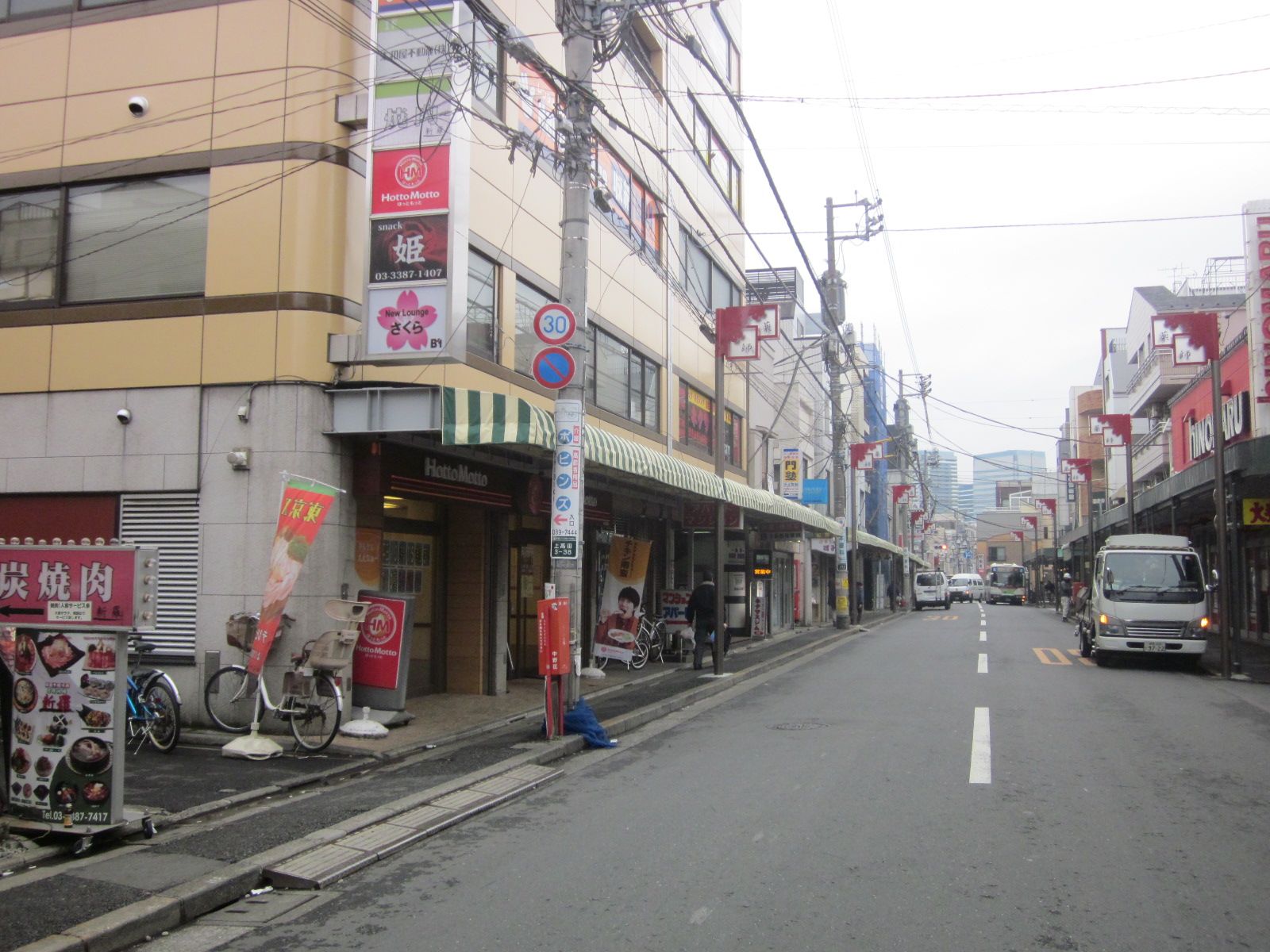 太和屋産業ビル前面の通り