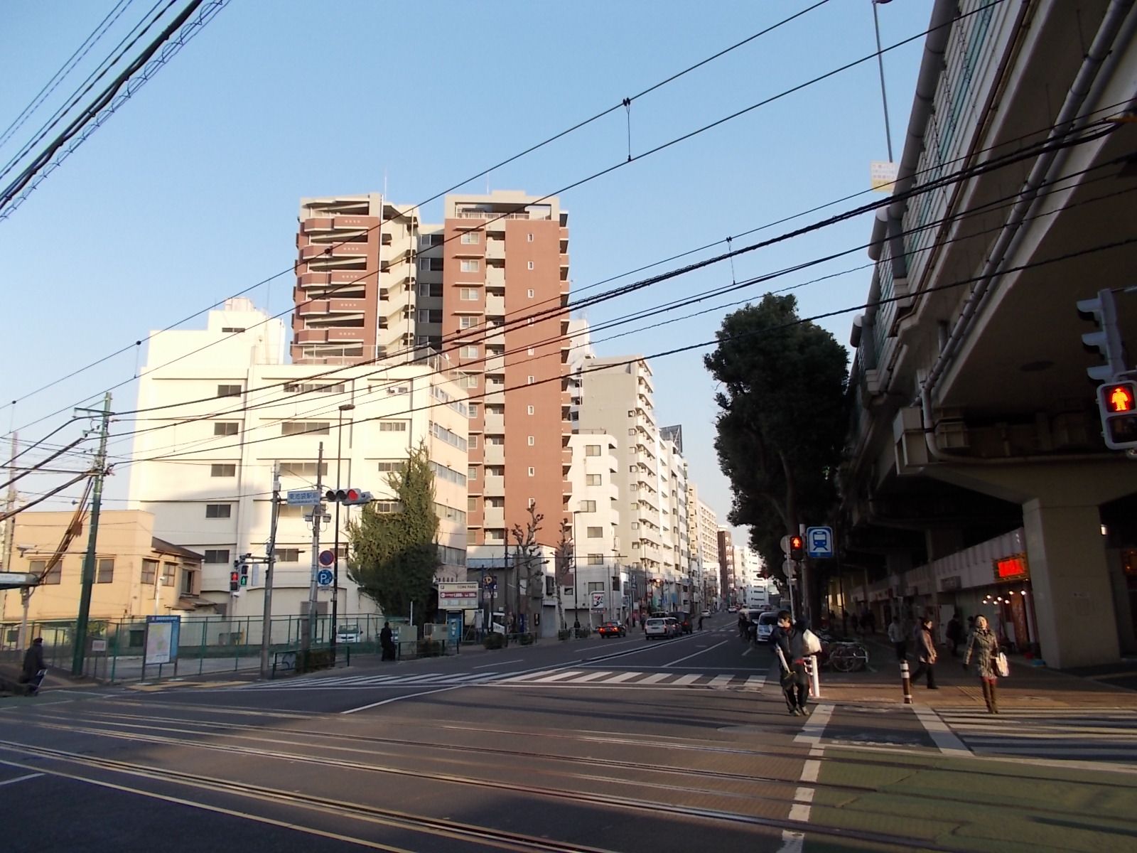 典和ビル前面の音羽池袋線