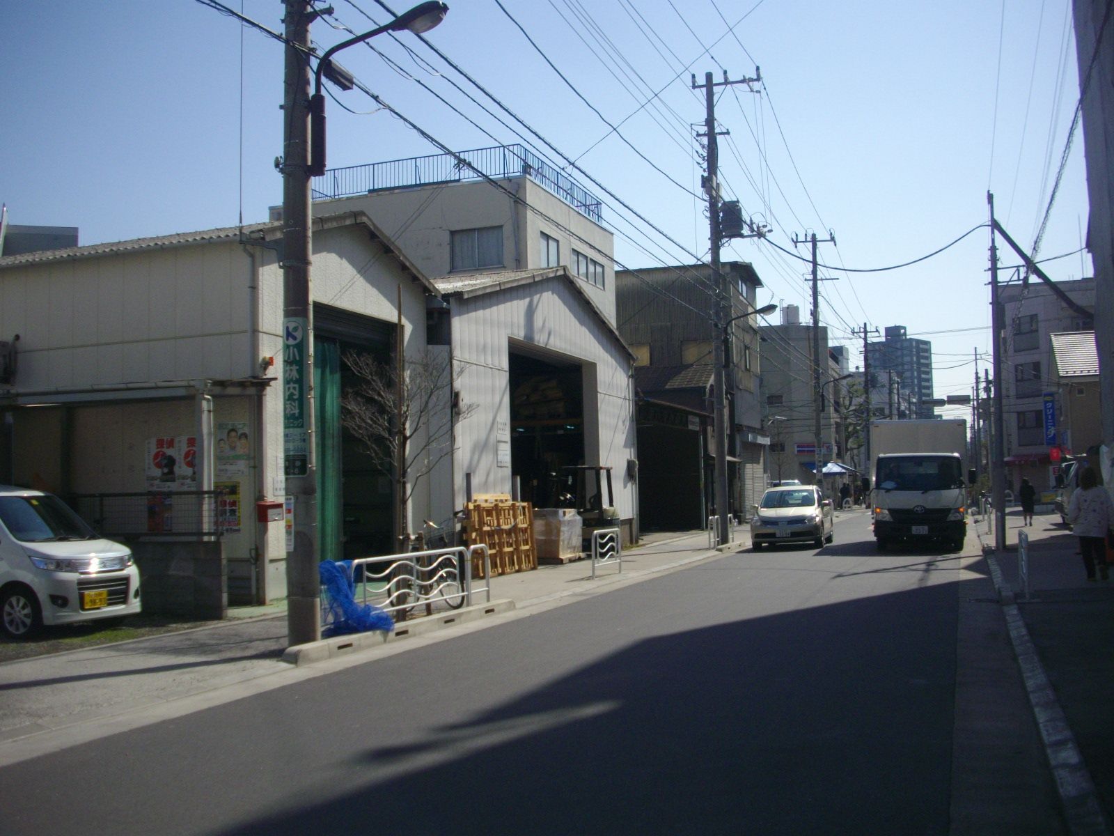 向かいの様子