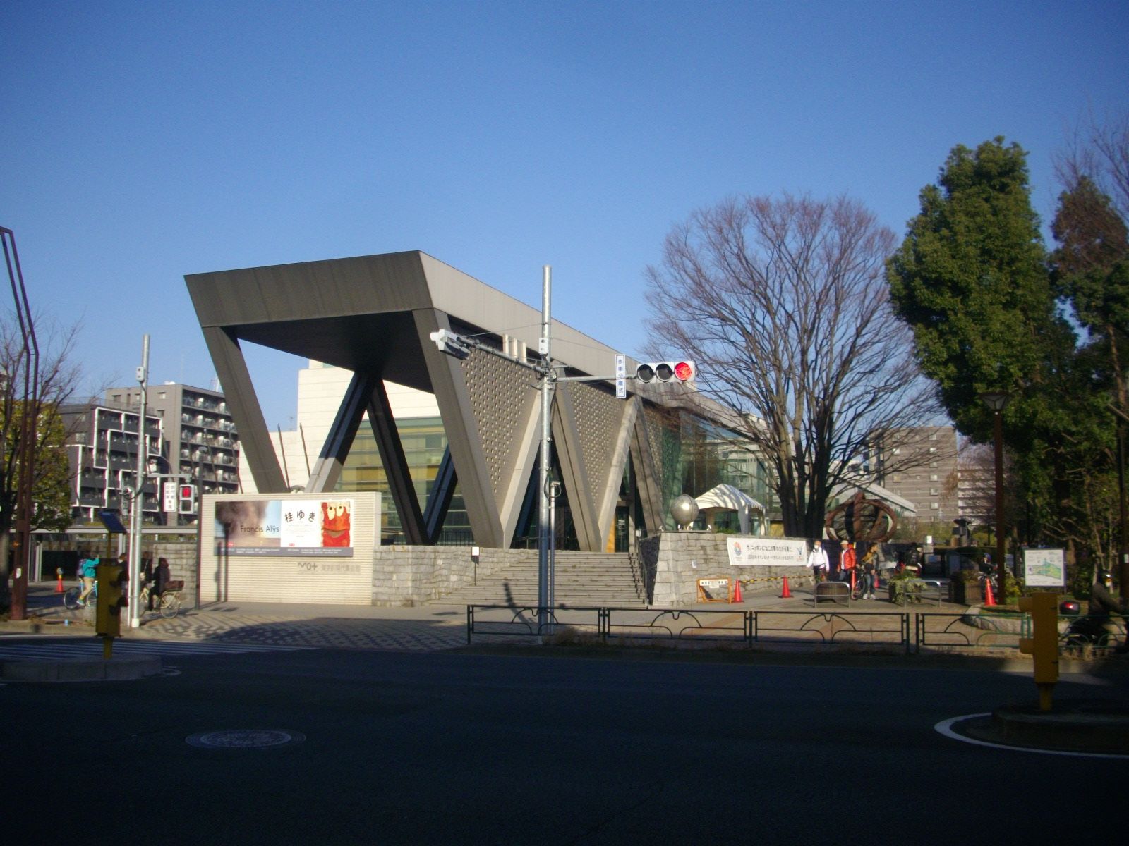 現代美術館そばの多目的広場口
