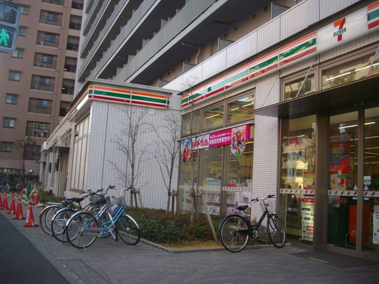 近くのコンビニ