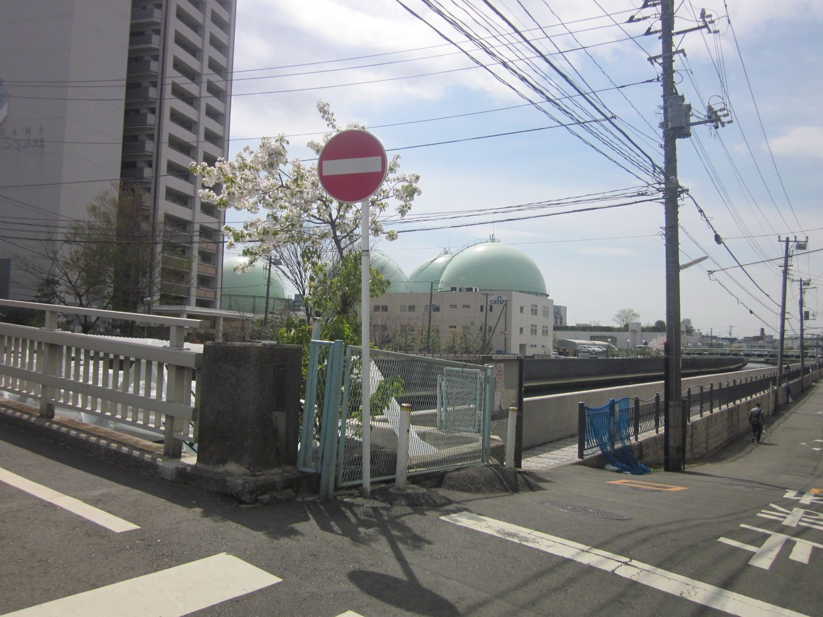 近くに川があります
