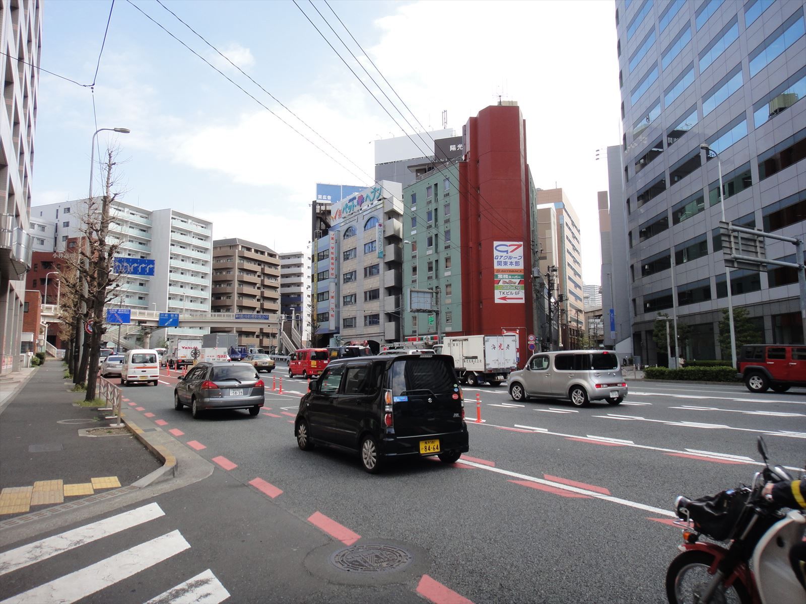 東海道から一本中に入った立地