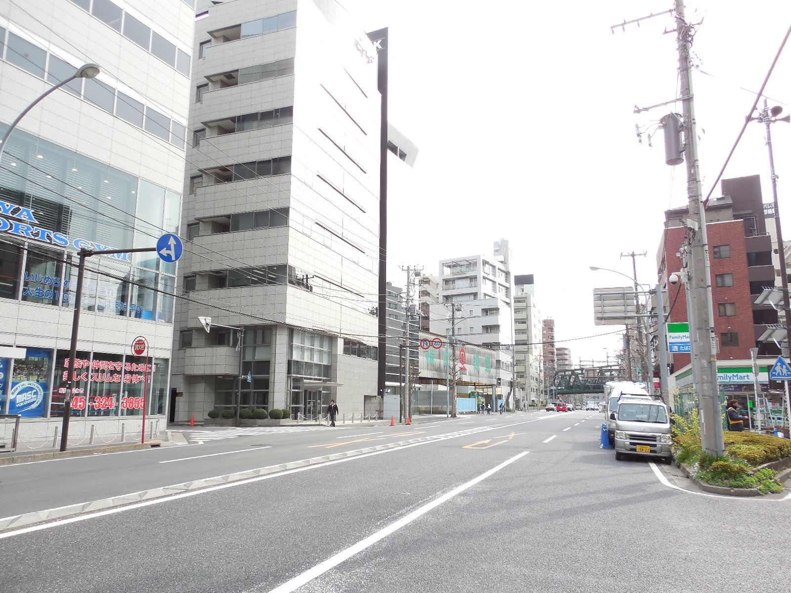 日新横浜ビル前面の通り