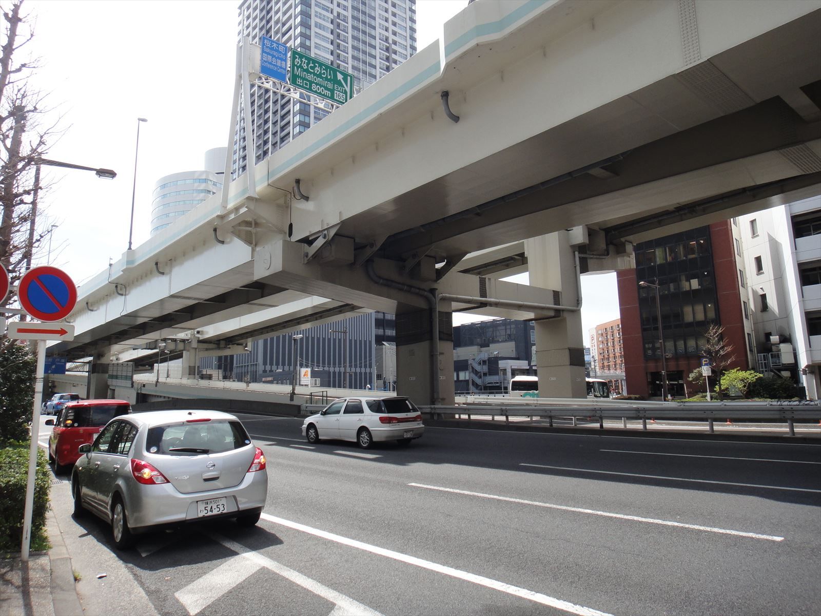 前面道路は大通り