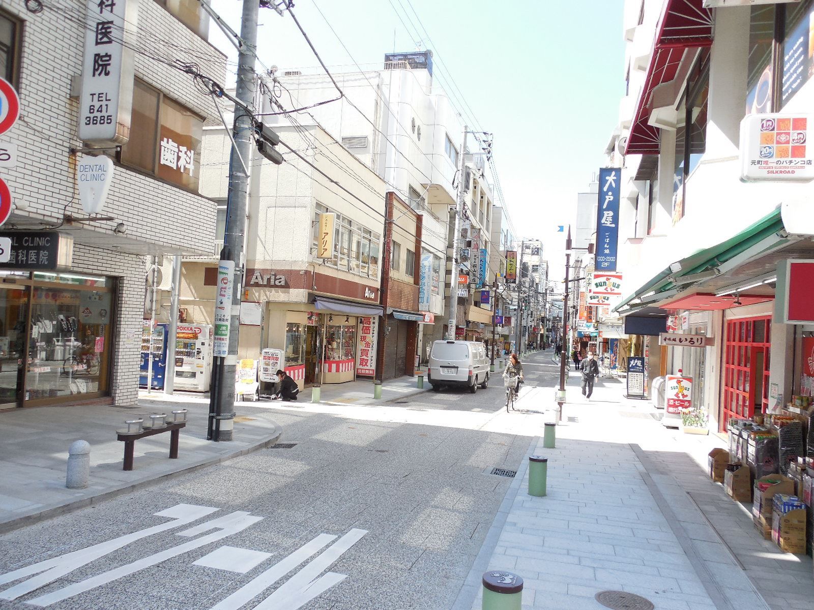 カーサ元町ビル前面の通り