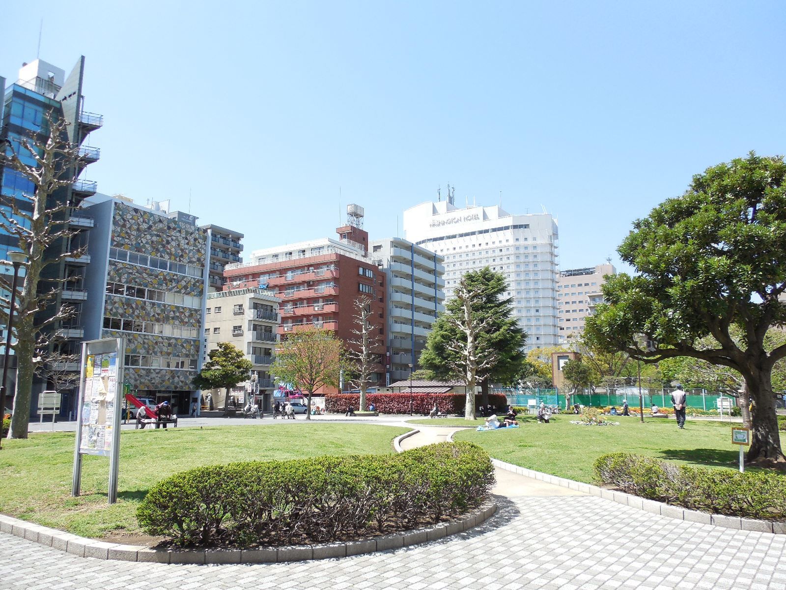 近くには公園がある立地