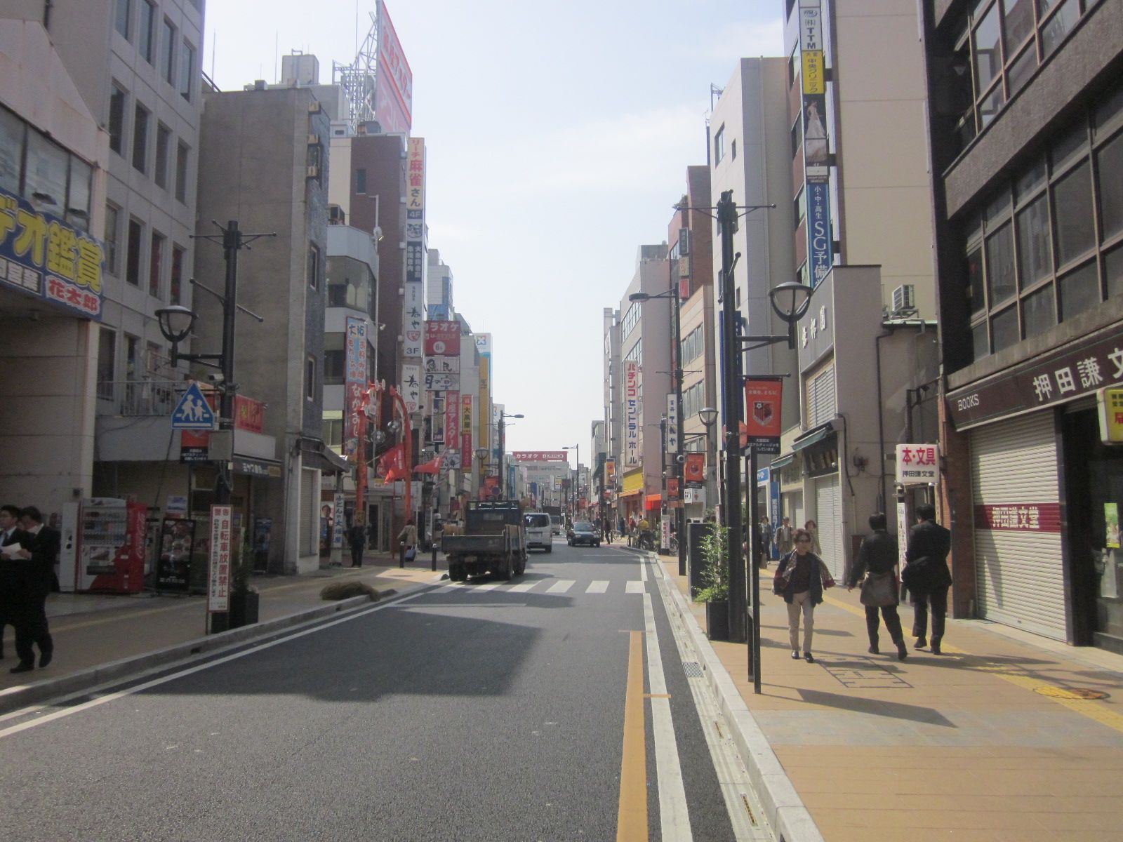 ビル前面道路(大宮駅方向)