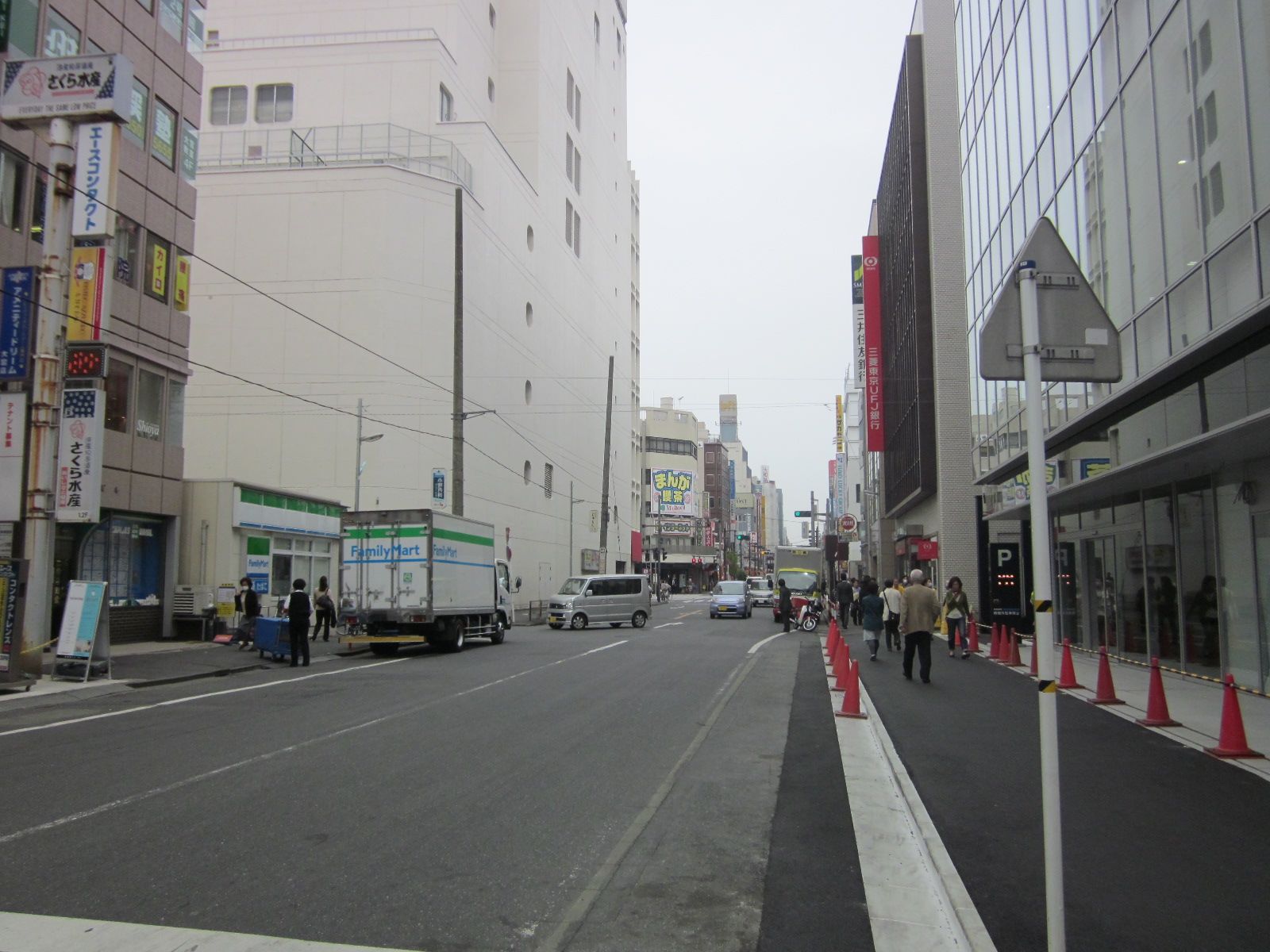 仲町シロタビルEAST前面道路