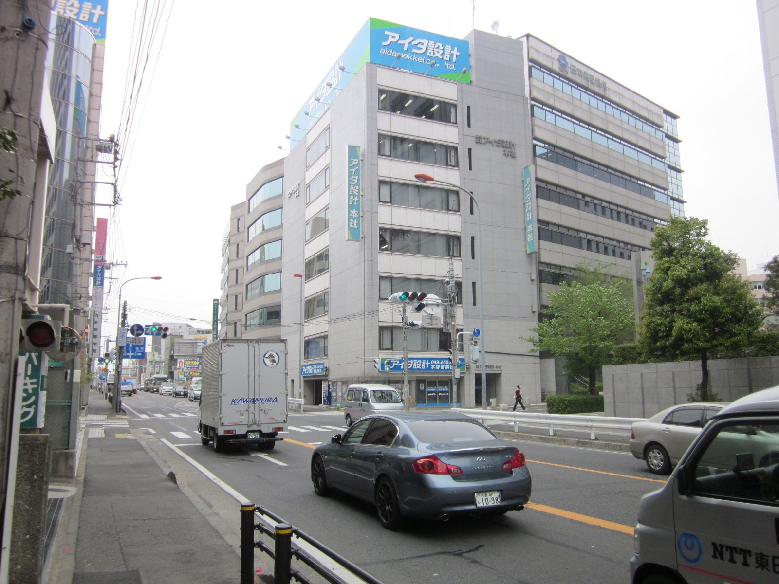 前面の国道17号線