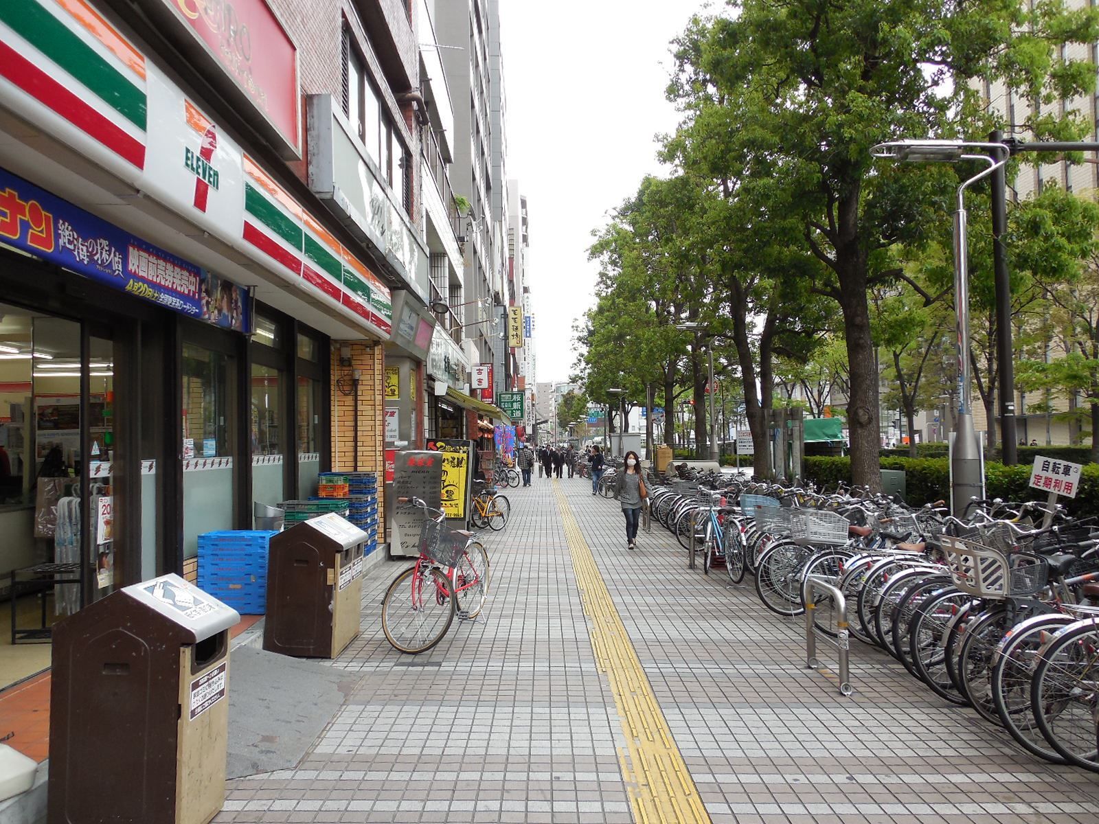 物件前面の通り