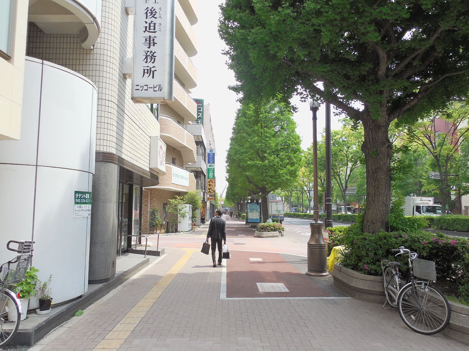 前面歩道の雰囲気