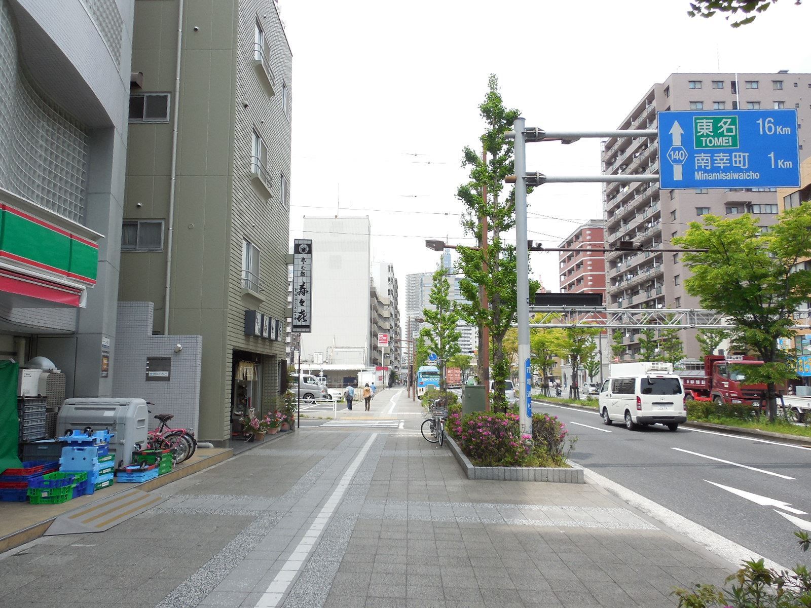 前面歩道の雰囲気