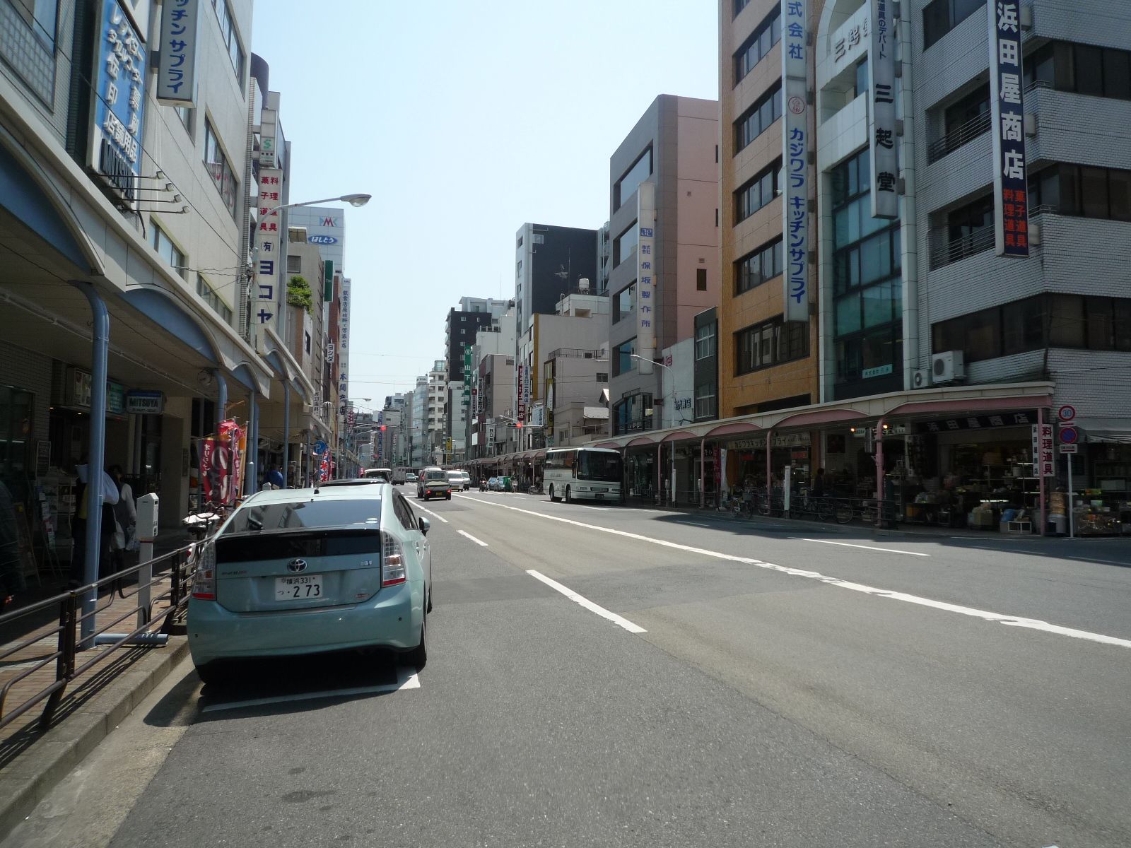 浅草SPビル前面のかっぱ橋道具街通り