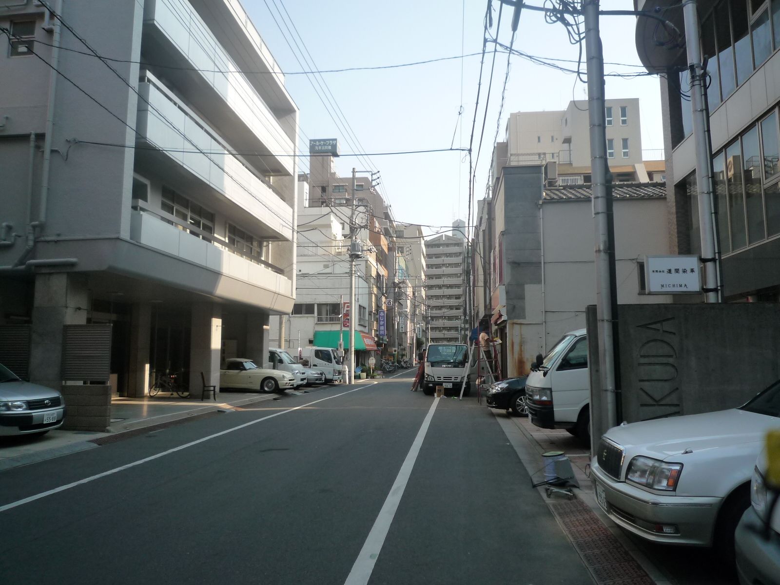 オフィス前面の通り