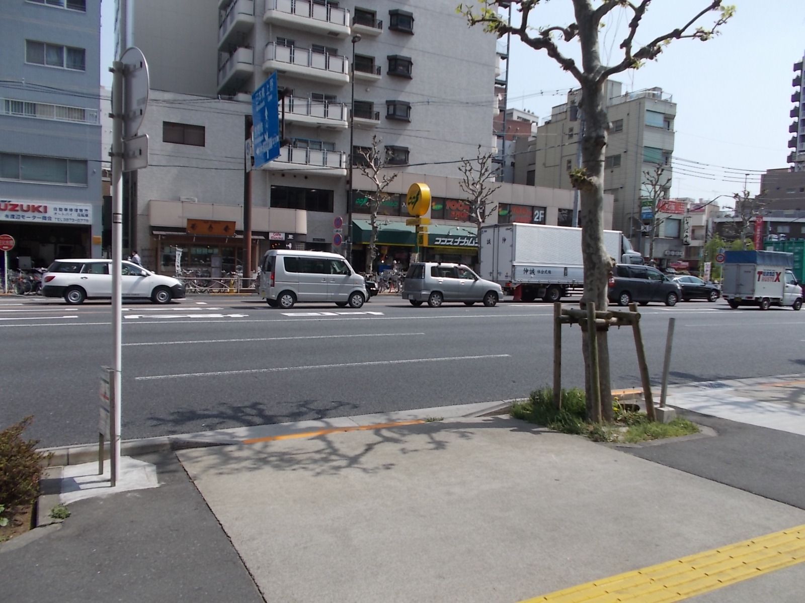 昭和通りに面する