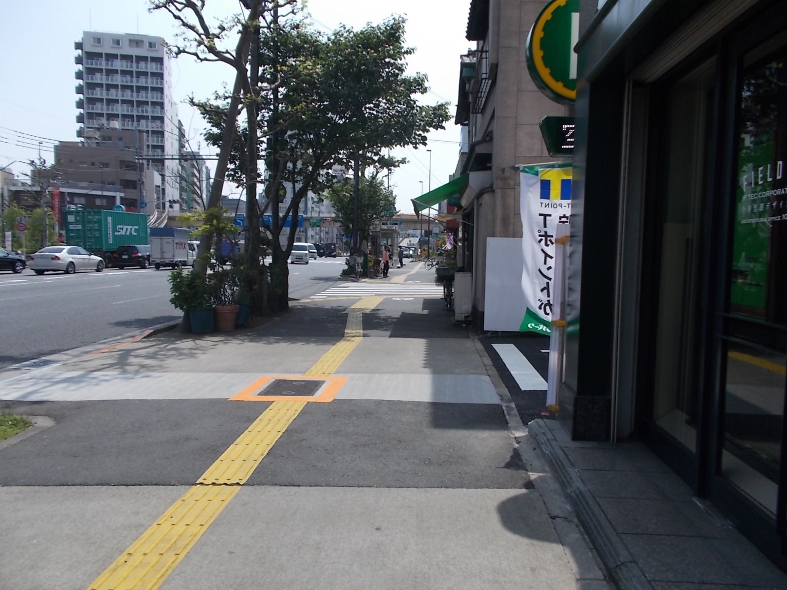 広い歩道