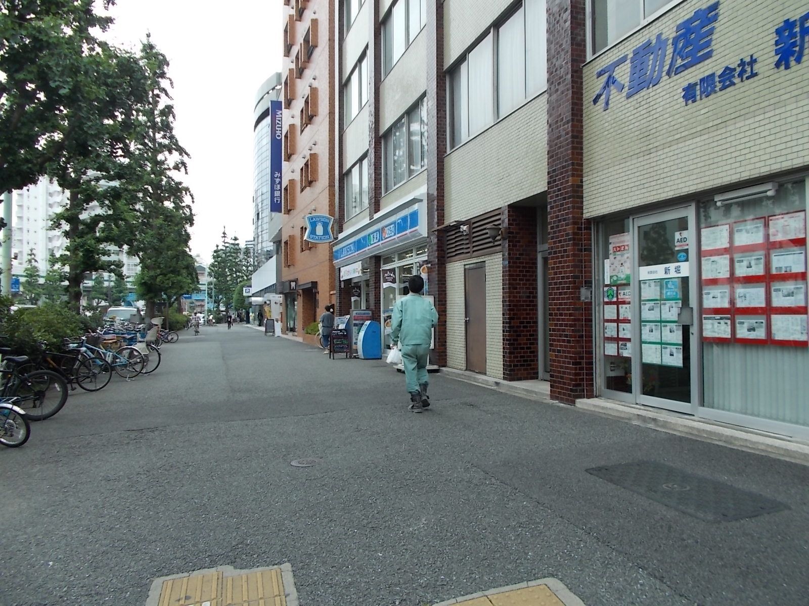 大通りにはコンビニあり